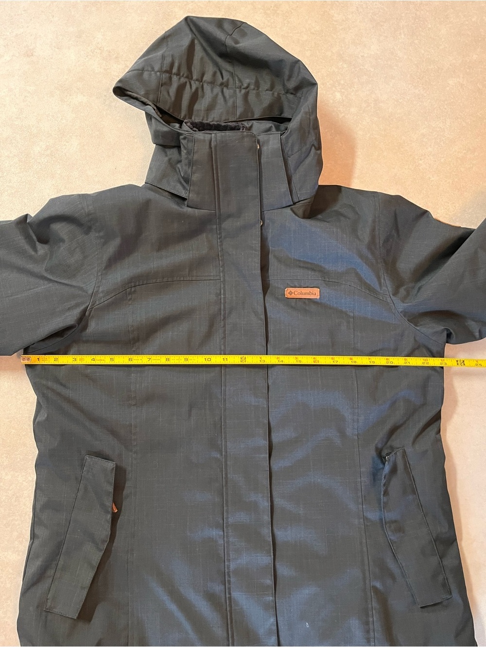 Columbia dark grey Hooded Parka Jacket
Faux Fur Trim
Large
Fall winter - Picture 7 of 10